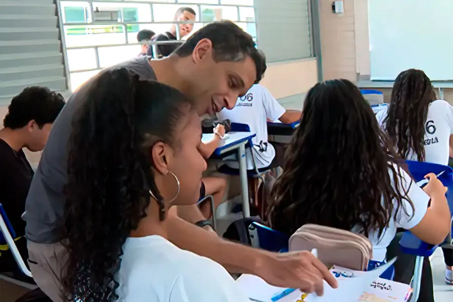 Professores podem acumular cargo público, decide Congresso 