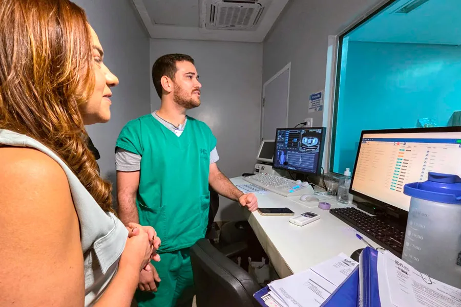 Hospital do Oeste recebe novo tomógrafo e avança na implantação da radioterapia
