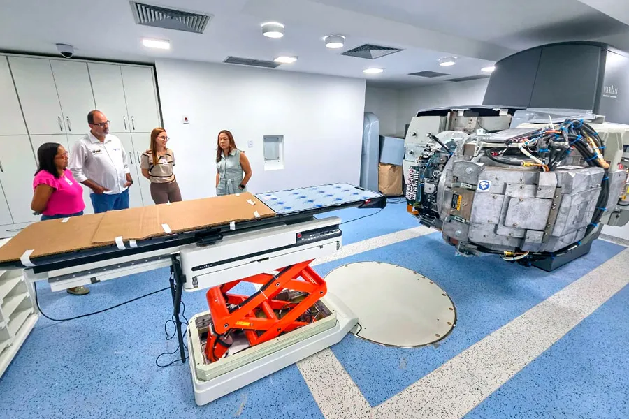 Hospital do Oeste recebe novo tomógrafo e avança na implantação da radioterapia