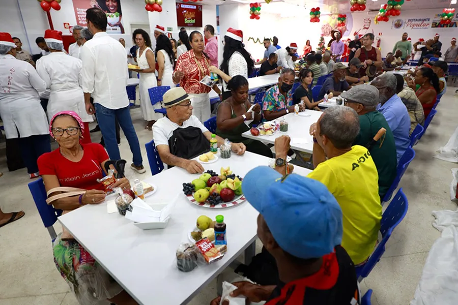Governador participa do Natal Mais Social com cardápio especial no Restaurante Popular da Liberdade Governador participa do Natal Mais Social com cardápio especial no Restaurante Popular da Liberdade
