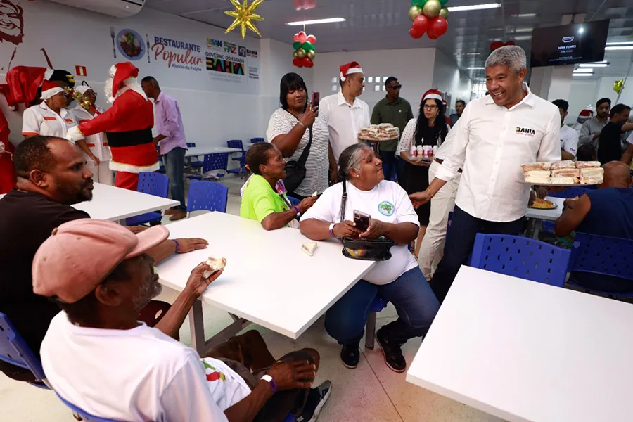 Governador participa do Natal Mais Social com cardápio especial no Restaurante Popular da Liberdade Governador participa do Natal Mais Social com cardápio especial no Restaurante Popular da Liberdade
