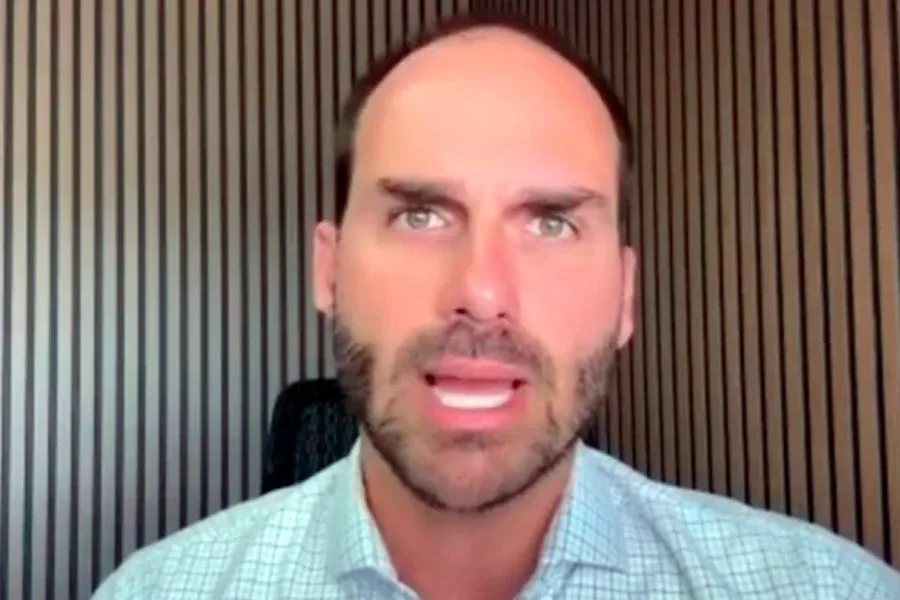 Polícia Federal determina que Eduardo Bolsonaro retorne para o cargo de escrivão