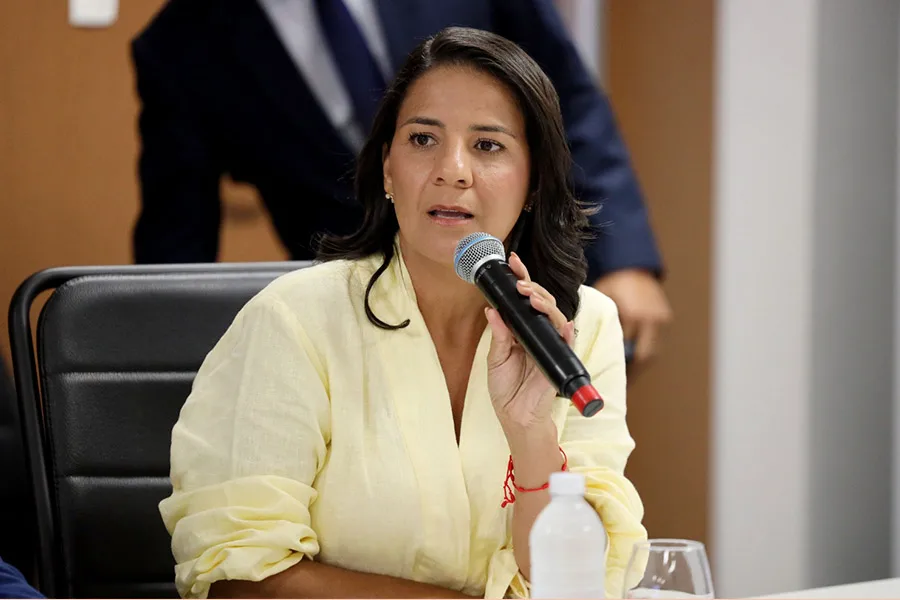 Reitora da UNEB é reconduzida ao cargo; governador assina termo de posse para novo mandato