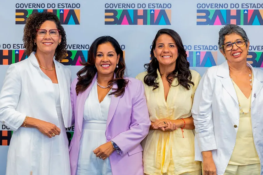 Reitora da UNEB é reconduzida para novo mandato após assinatura do termo de posse