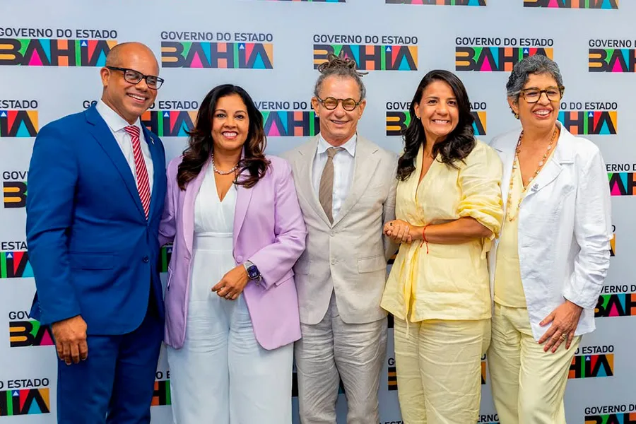 Reitora da UNEB é reconduzida para novo mandato após assinatura do termo de posse