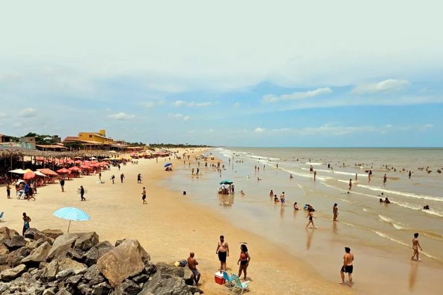 Turismo familiar fortalece comércio e garante sucesso econômico do Réveillon em Mucuri