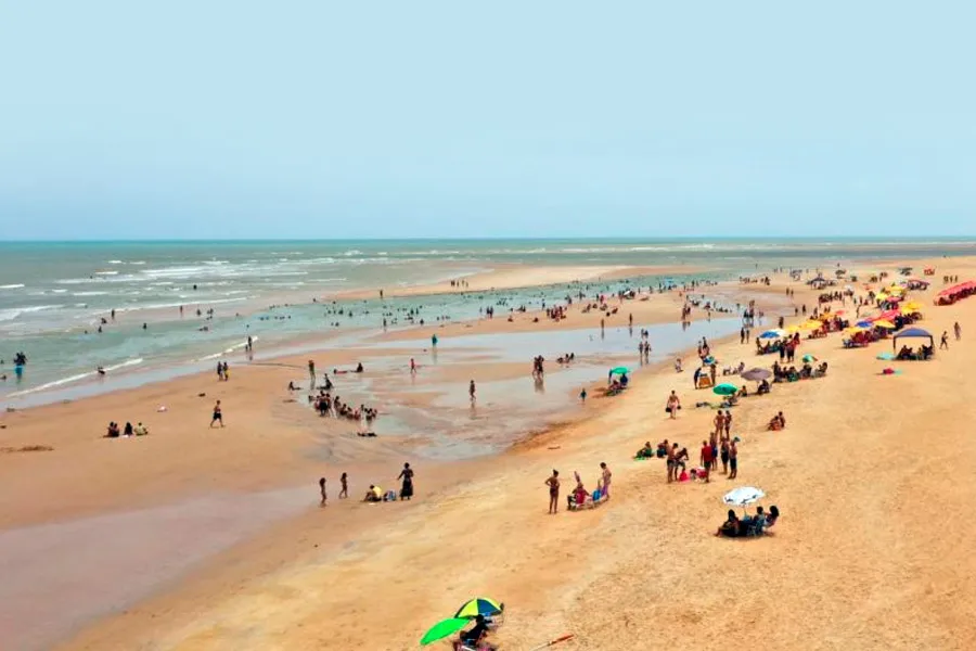 Turismo familiar fortalece comércio e garante sucesso econômico do Réveillon em Mucuri