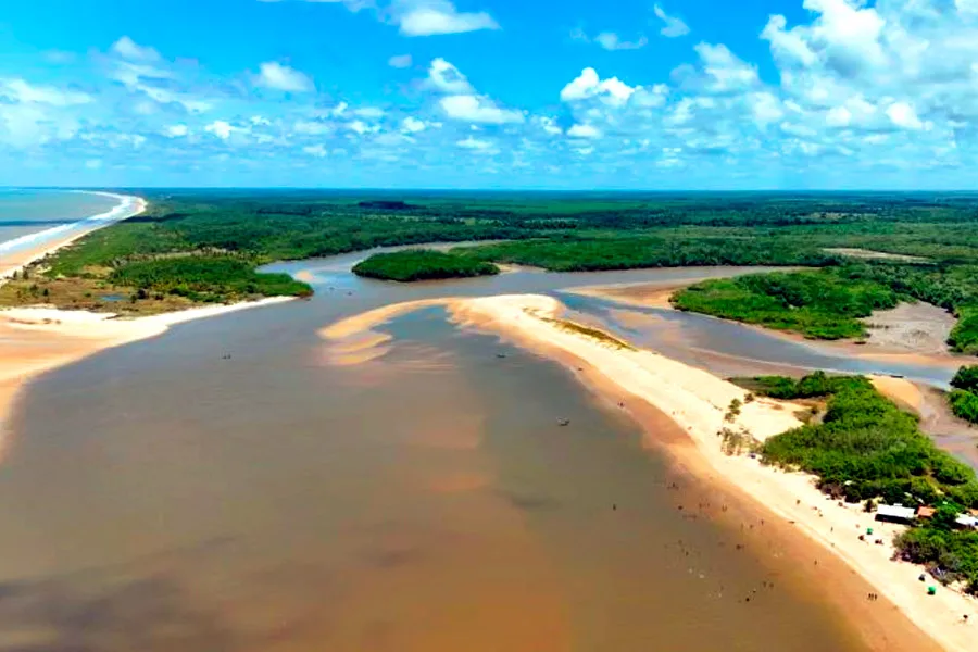 Turismo familiar fortalece comércio e garante sucesso econômico do Réveillon em Mucuri