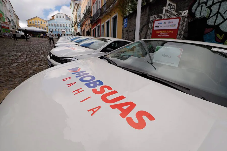 Estado fortalece assistência social nos municípios com entrega de 70 veículos da 1ª fase do MobSUAS Estado fortalece assistência social nos municípios com entrega de 70 veículos da 1ª fase do MobSUAS