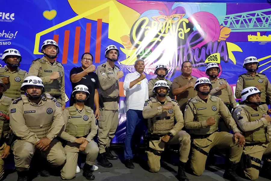 Governador prestigia abertura do Carnaval antecipado de Itabuna