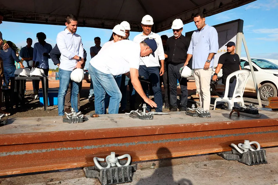 Obras do VLT de Salvador avançam e entram em nova fase com instalação da via permanente no Trecho 2 Obras do VLT de Salvador avançam e entram em nova fase com instalação da via permanente no Trecho 2