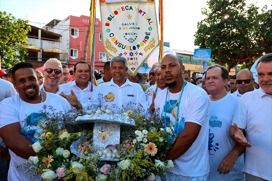 Fé e tradição marcam a Festa de Iemanjá em Salvador
