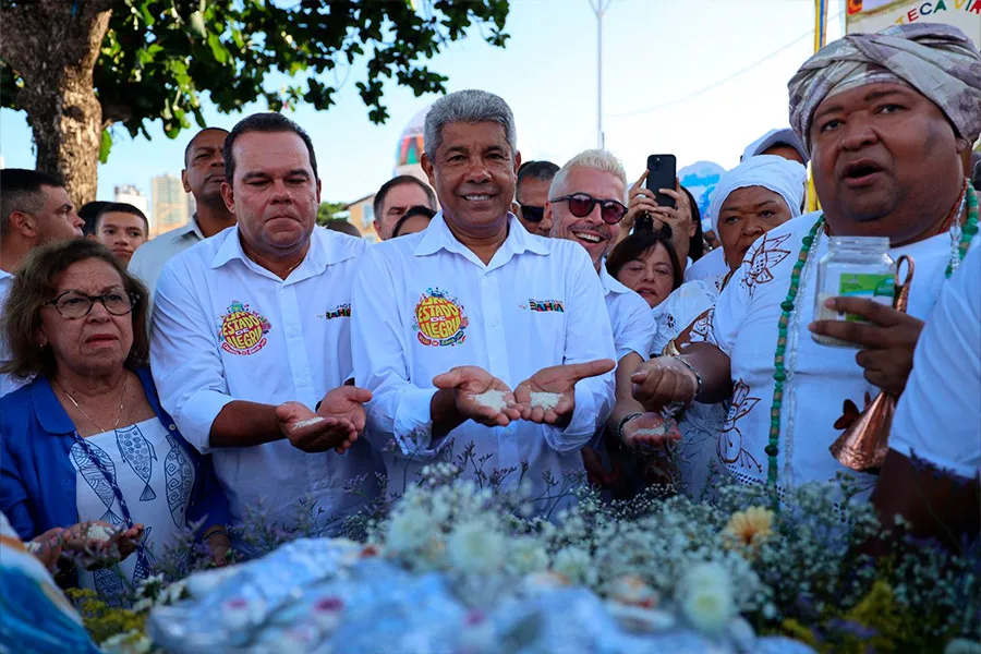 Fé e tradição marcam a Festa de Iemanjá em Salvador Fé e tradição marcam a Festa de Iemanjá em Salvador