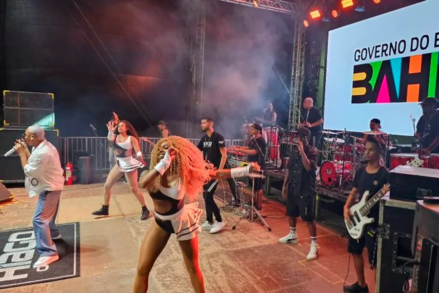Abertura do Carnaval 2026 foi marcada pela alegria e mistura de ritmos em Mucuri