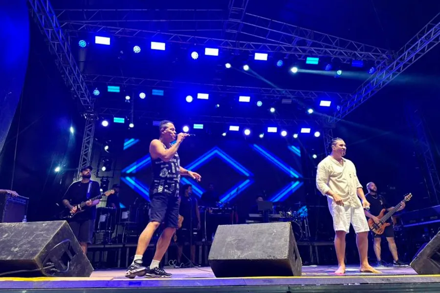 Samba e pagode marcam resgate cultural na 2ª noite do Carnaval Mucuri 2026