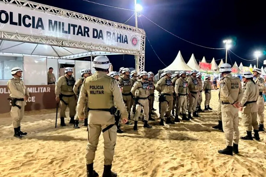 Arena Praia da Barra lota no terceiro dia do Carnaval Mucuri 2026