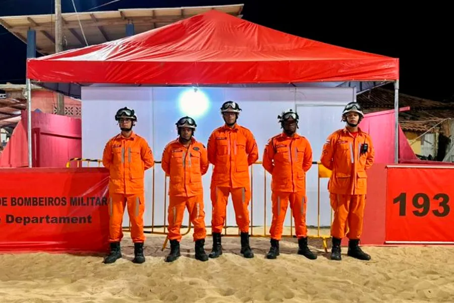 Arena Praia da Barra lota no terceiro dia do Carnaval Mucuri 2026