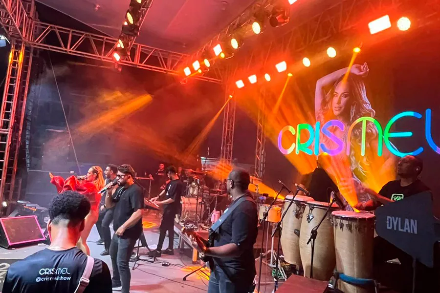 Crys Lima e Crys Mel abrilhantam a abertura do Carnaval 2026 de Nova Viçosa