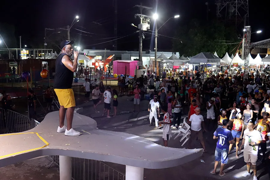 Praça lotada e energia inesgotável marcam o quarto dia do Carnaval de Nova Viçosa