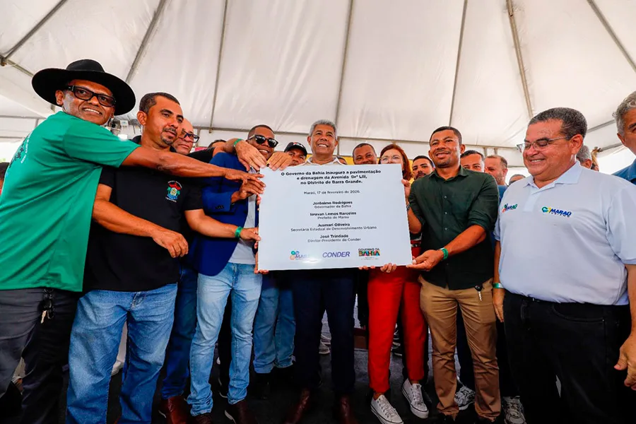 Carnaval de entregas: governador leva mobilidade, apoio ao campo e moradia digna a famílias de Maraú