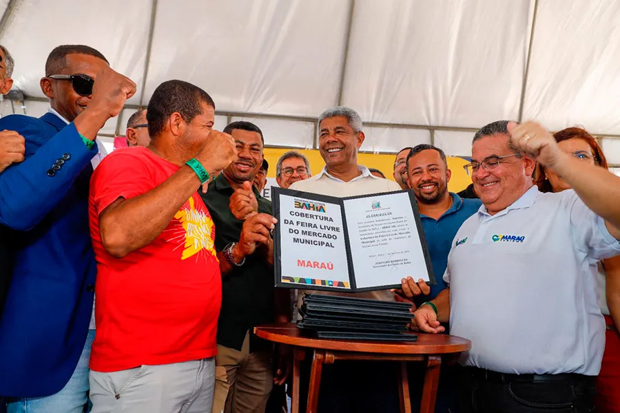 Carnaval de entregas: governador leva mobilidade, apoio ao campo e moradia digna a famílias de Maraú