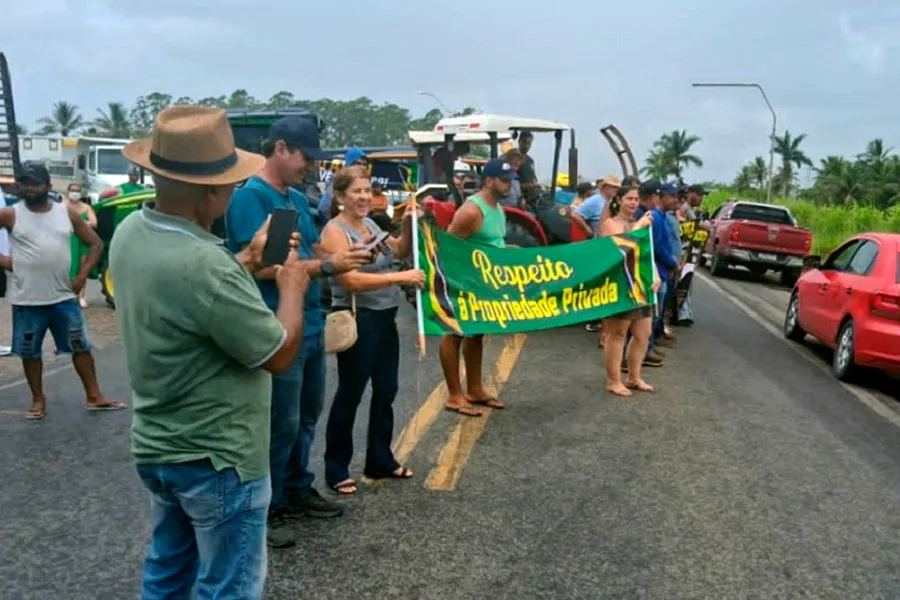 Protesto de produtores rurais contra invasões no campo chega ao fim e BR-101 é liberada