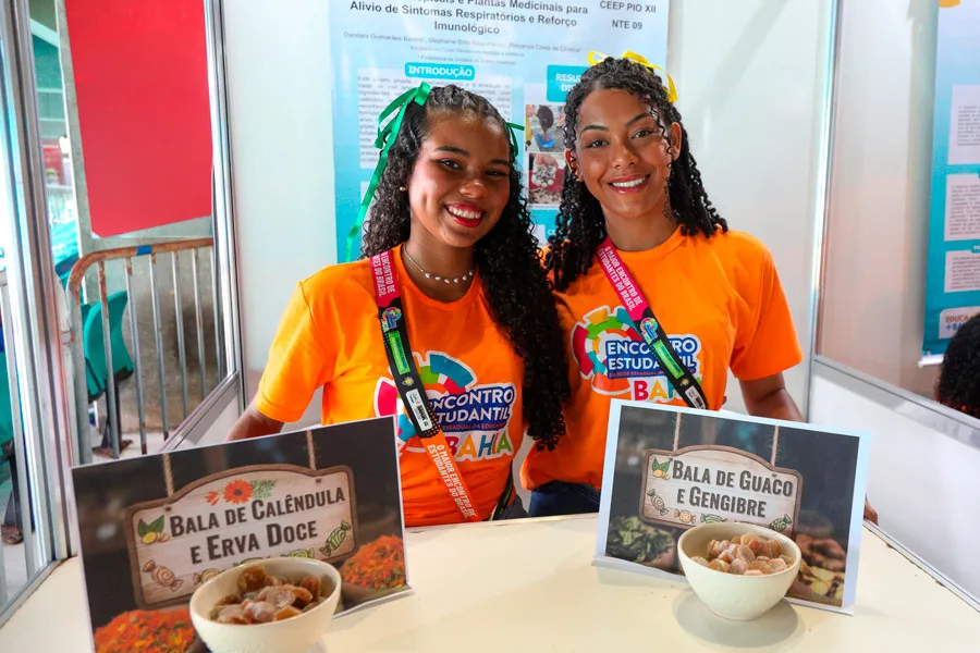Estudantes produzem bala de mel fortificada com plantas medicinais