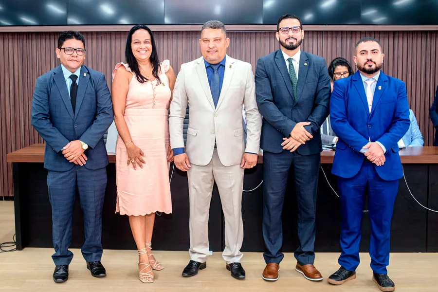 Jonatas Santos é reeleito presidente da Câmara de Teixeira de Freitas