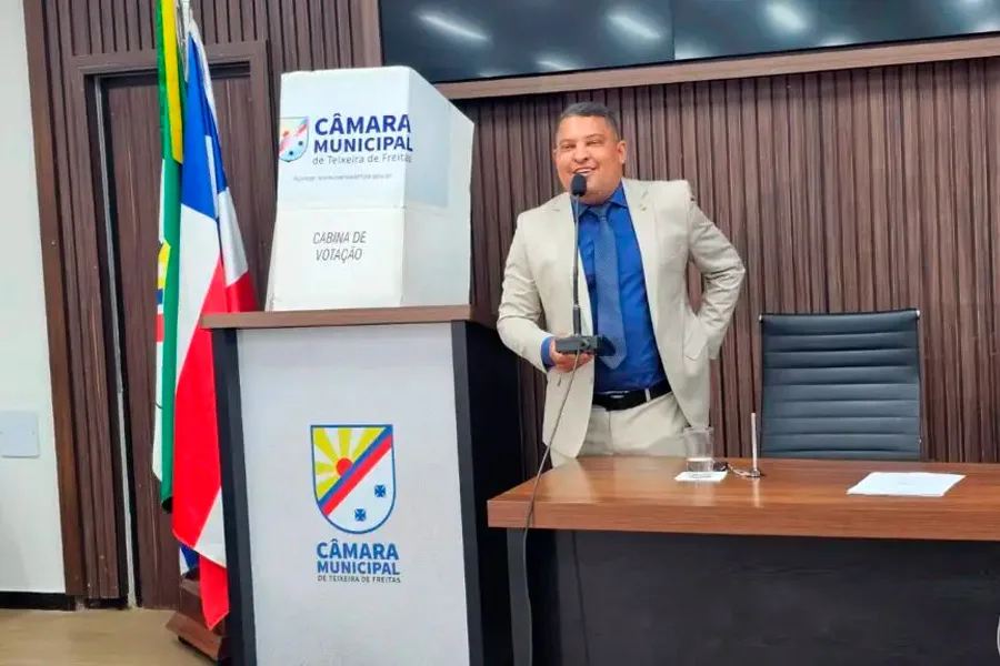 Jonatas Santos é reeleito presidente da Câmara de Teixeira de Freitas