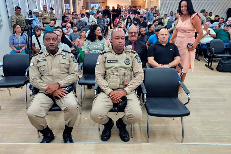 Jonatas Santos é reeleito presidente da Câmara de Teixeira de Freitas Jonatas Santos é reeleito presidente da Câmara de Teixeira de Freitas