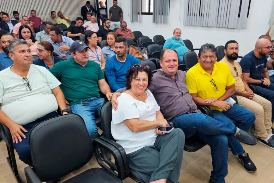Jonatas Santos é reeleito presidente da Câmara de Teixeira de Freitas Jonatas Santos é reeleito presidente da Câmara de Teixeira de Freitas