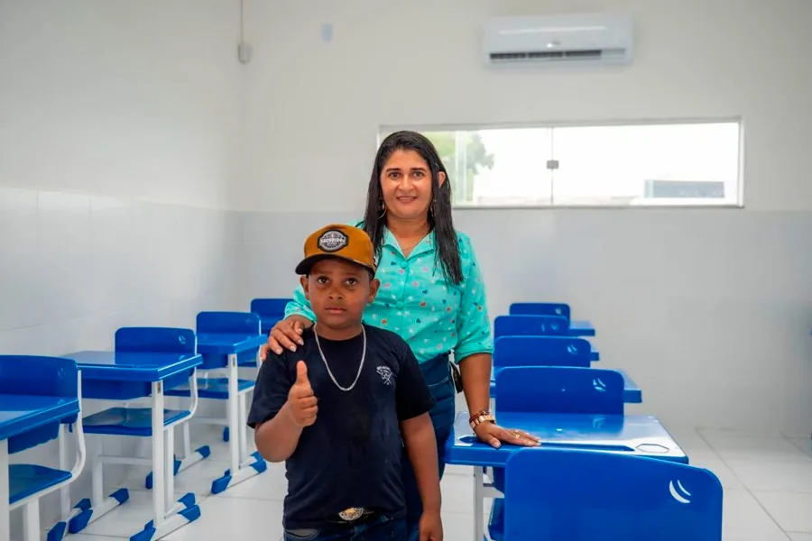 Prefeitura Municipal entrega escola na comunidade do Córrego do Mutum