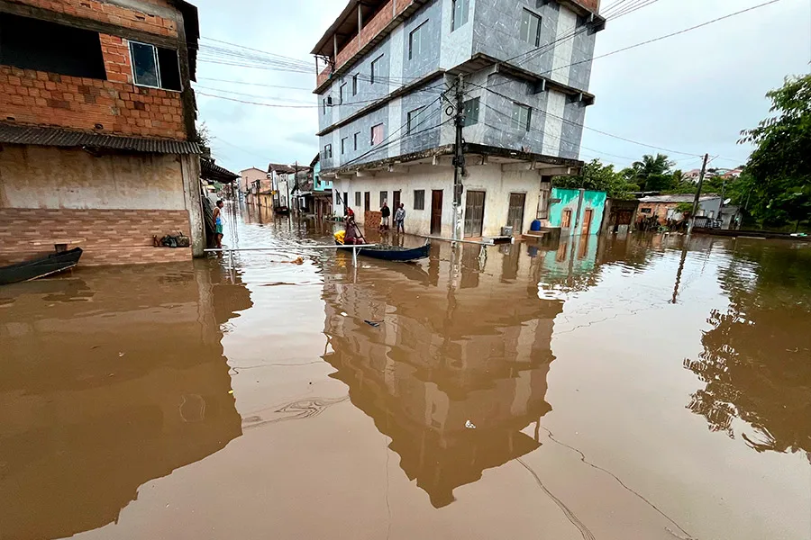 Enchente em Medeiros Neto: aumento do nível dos rios e deixa famílias desabrigadas