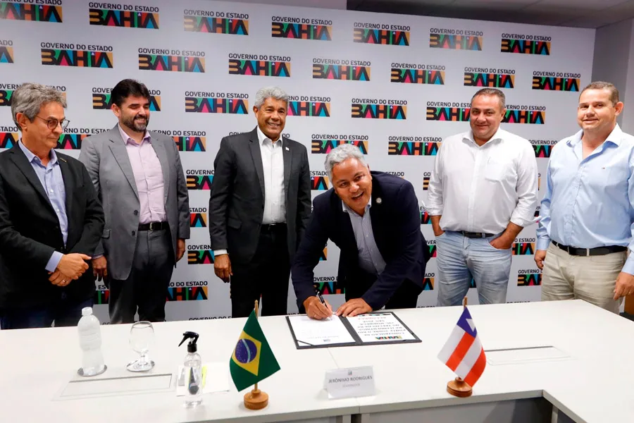 Governo do Estado assina ordem de serviço para construção de ponte em Alcobaça
