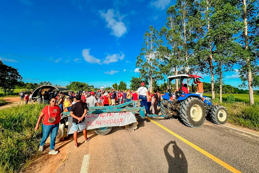 Bloqueio organizado pelo MST em Mucuri expõe controvérsia sobre reivindicações dos assentamentos