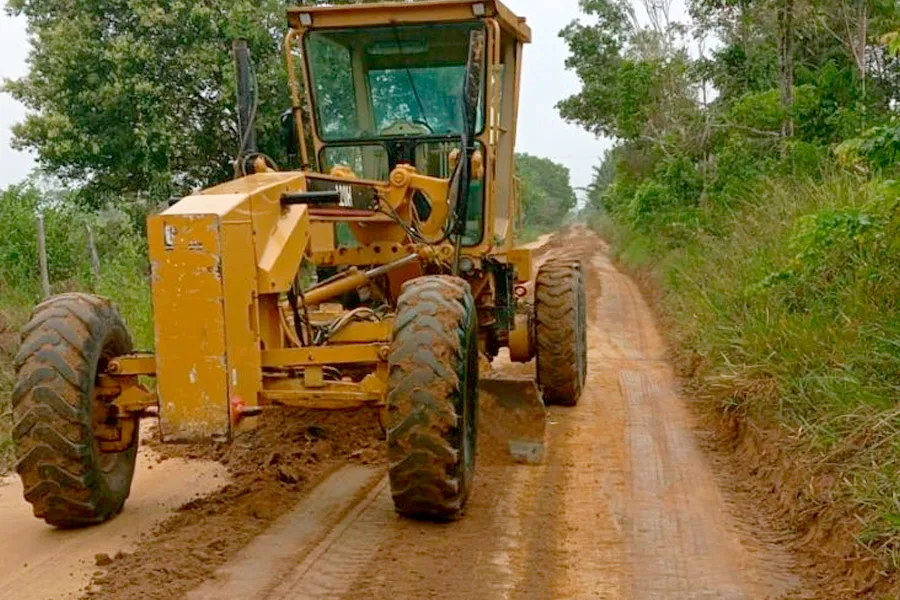 Mucuri intensifica recuperação das estradas após temporais e mobiliza equipes em diversas frentes de trabalho