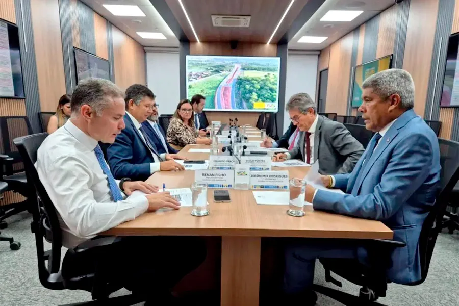 Governador Jerônimo discute projetos para a Bahia com o ministro dos Transportes, em Brasília