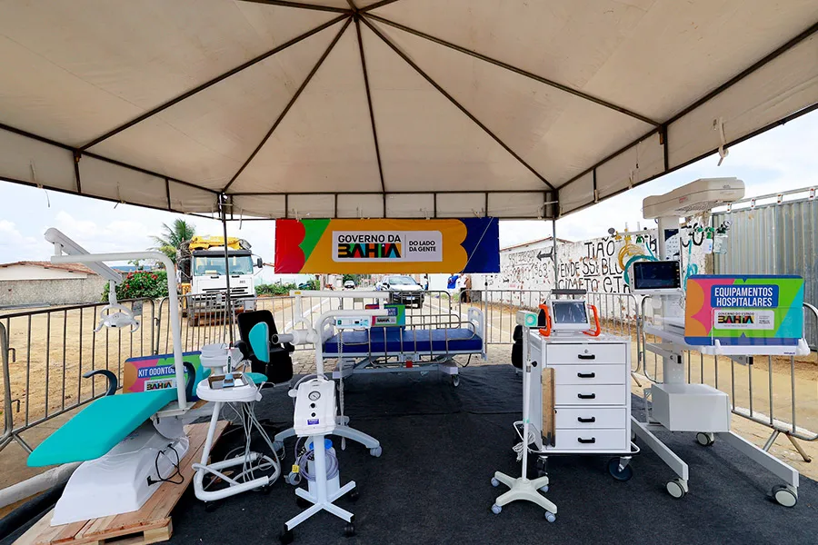 Governo do Estado inaugura escola integral e autoriza 90 casas em Cândido Sales