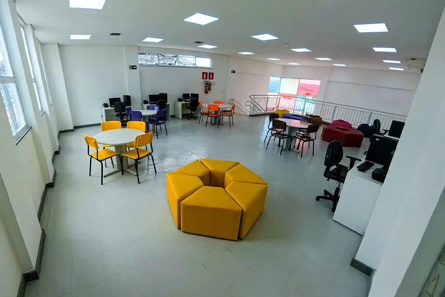 Governo do Estado inaugura escola integral e autoriza 90 casas em Cândido Sales