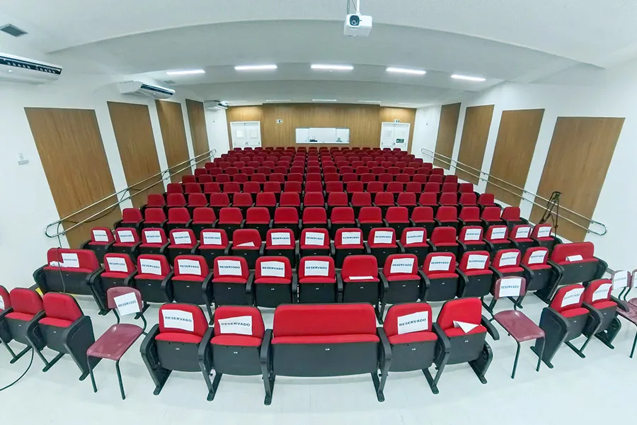 Governo do Estado inaugura escola integral e autoriza 90 casas em Cândido Sales