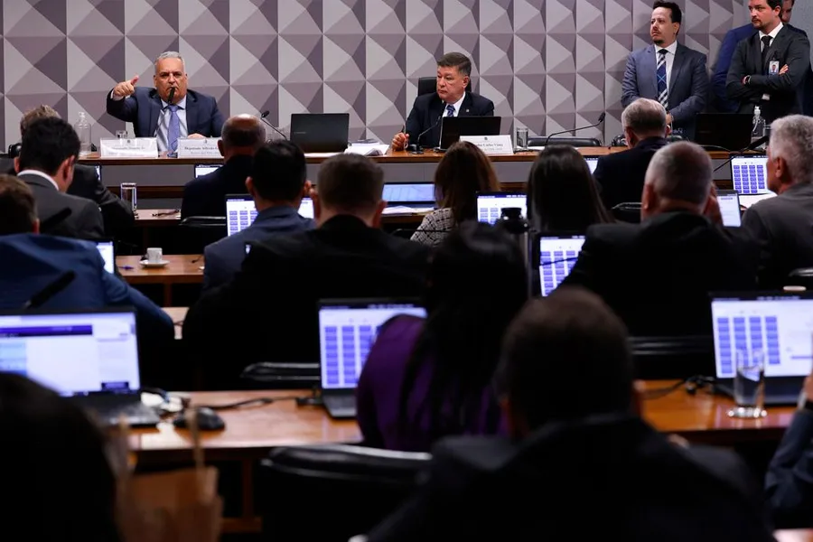 Mendonça proíbe CPMI do INSS de acessar dados de Vorcaro em sala-cofre