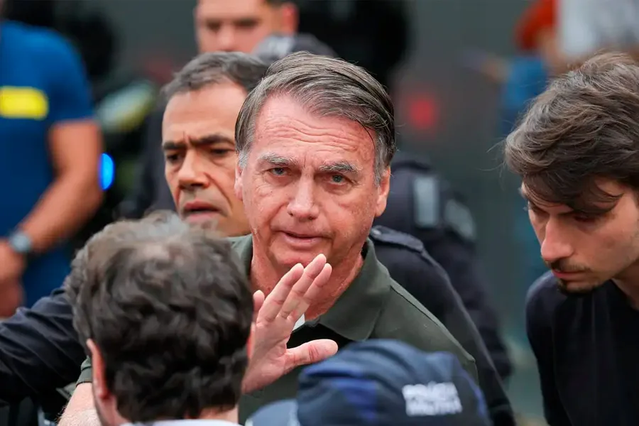 Alexandre de Moraes concede prisão domiciliar a Bolsonaro