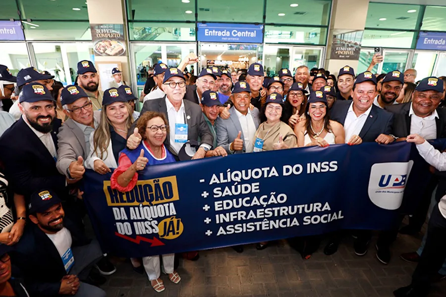 Governador participa de Encontro de Prefeitos e reforça união entre Estado e municípios