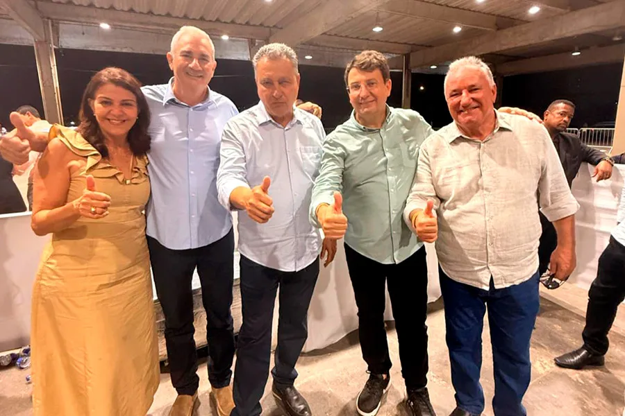Jerônimo assina reforma do hospital de Medeiros Neto ao lado de Beto Pinto