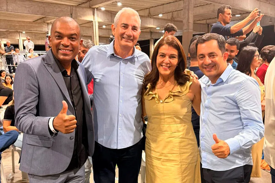 Jerônimo assina reforma do hospital de Medeiros Neto ao lado de Beto Pinto