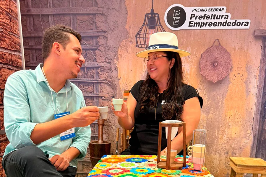 Medeiros Neto marca presença no 1° Salão Sebrae Cidades Empreendedoras