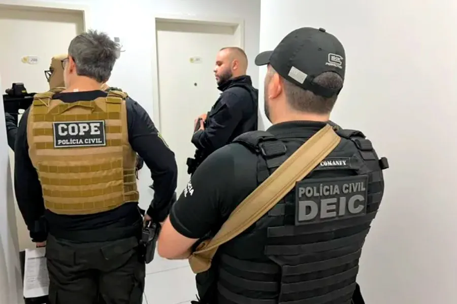 Operação Diamante de Sangue prende 10 investigados e apreende veículos de luxo, dinheiro e aeronave utilizada por grupo criminoso