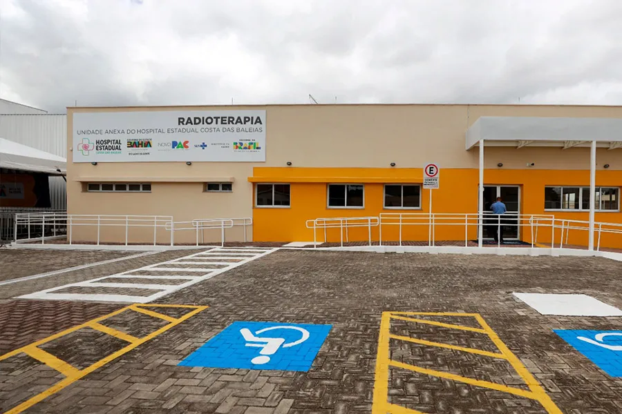 Governo da Bahia entrega serviço de radioterapia e consolida Hospital Estadual Costa das Baleias como referência oncológica no Extremo Sul