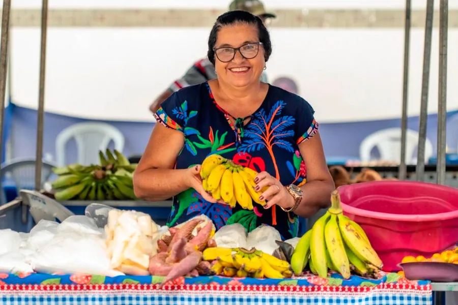 Feira da Agricultura leva produtos frescos ao centro de Teixeira de Freitas nesta sexta-feira