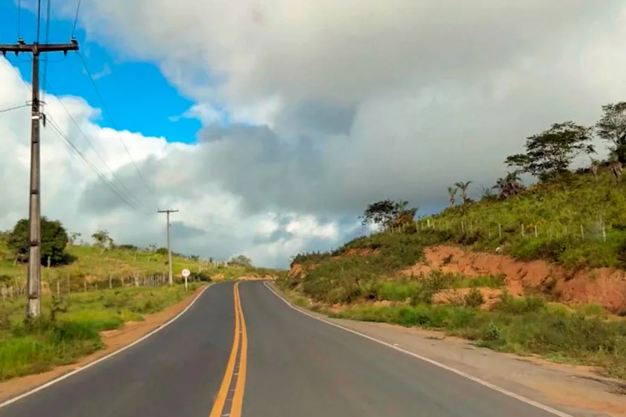 Pavimentação da BA-424 melhora acesso a Mairi e agiliza chegada da produção ao consumidor